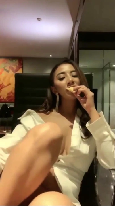 "Jakarta modeli görüntülü görüşme seksi Sofia'nın azgınlığı sızdırıldı" dan epik an