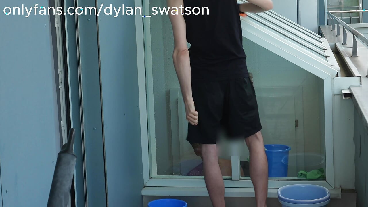 Two guys fuck and suck instead of working