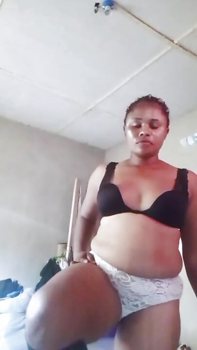 Sexy body and fresh pussy