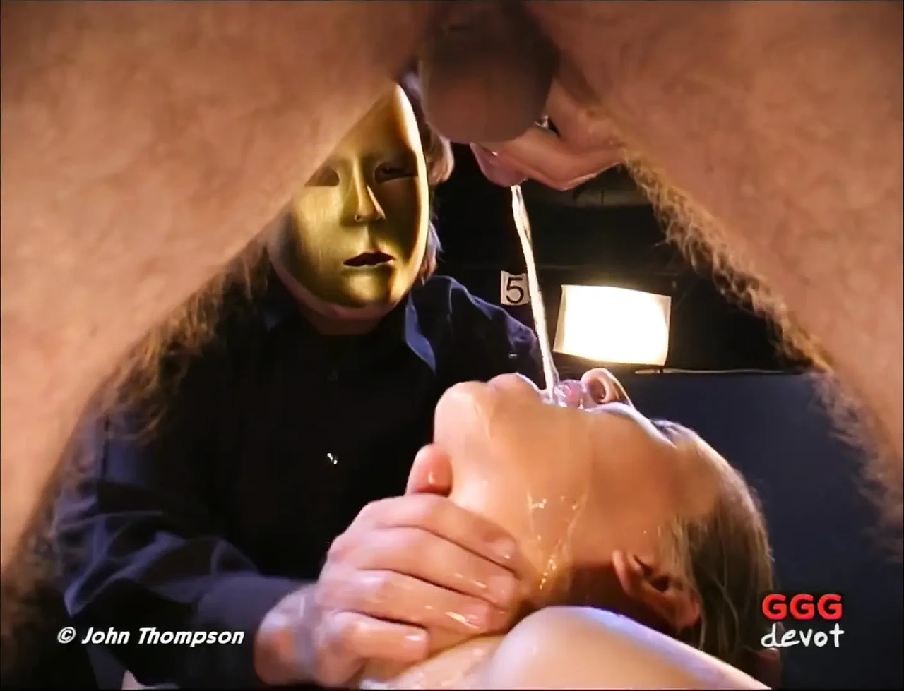 Ggg - Devot Sperma撒尿荡妇狂野地吮吸鸡巴