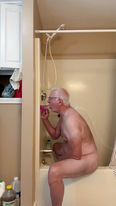 Babanın onu sikmesi için bir erkek arkadaşa ihtiyacı var