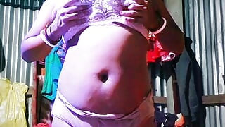 Lokal mamoni bhabi hot mastarbeit in solo so sexy  in indian village girl