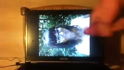 Ejac pour la petite Laura