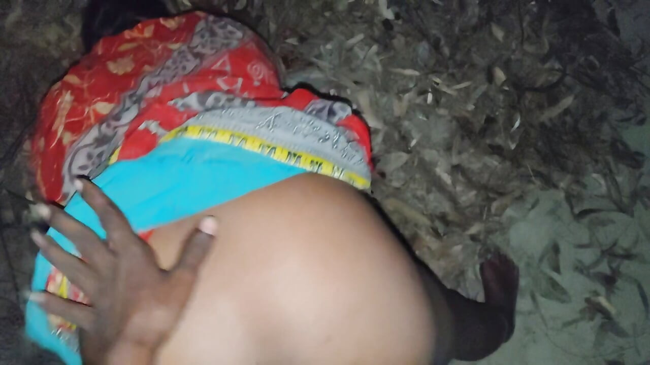 Desi wife Ne night mein utha Kar chudai ki