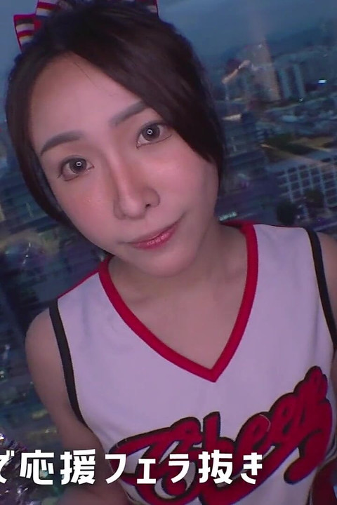 מעודדת נותנת מציצה למאמן במלון