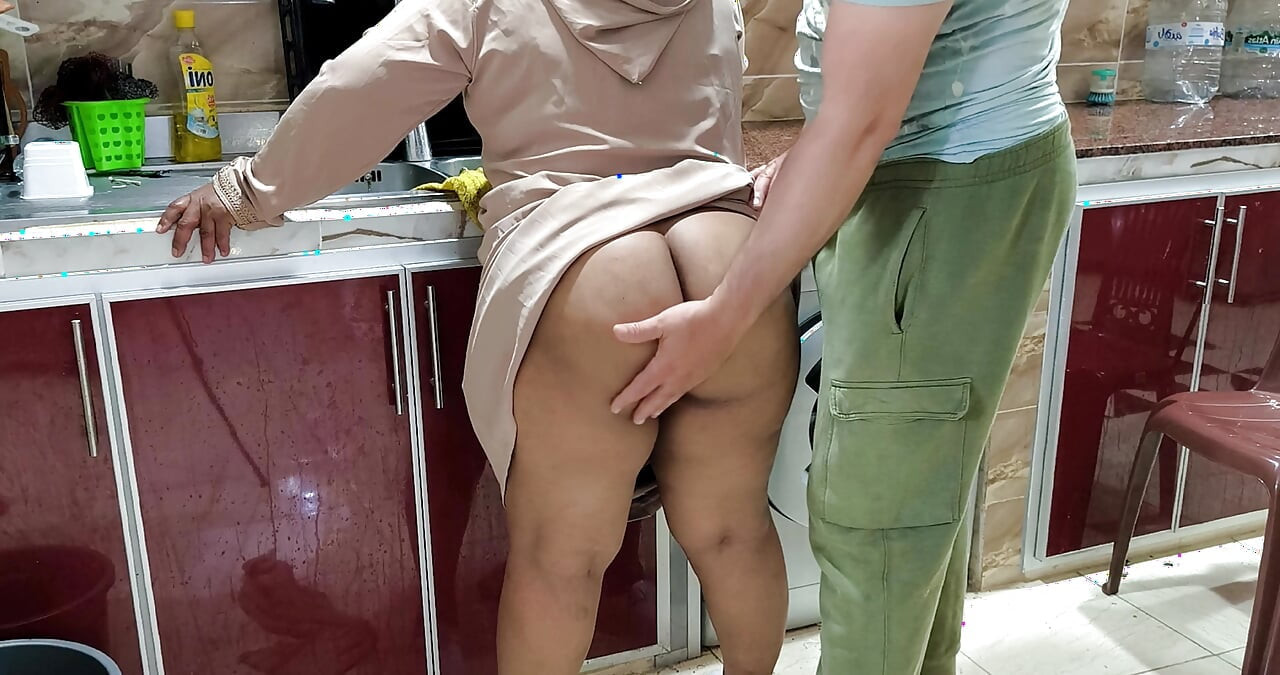 Une Sharmota Égyptienne Se Fait Mouiller La Chatte Dans La Cuisine, Arabe
