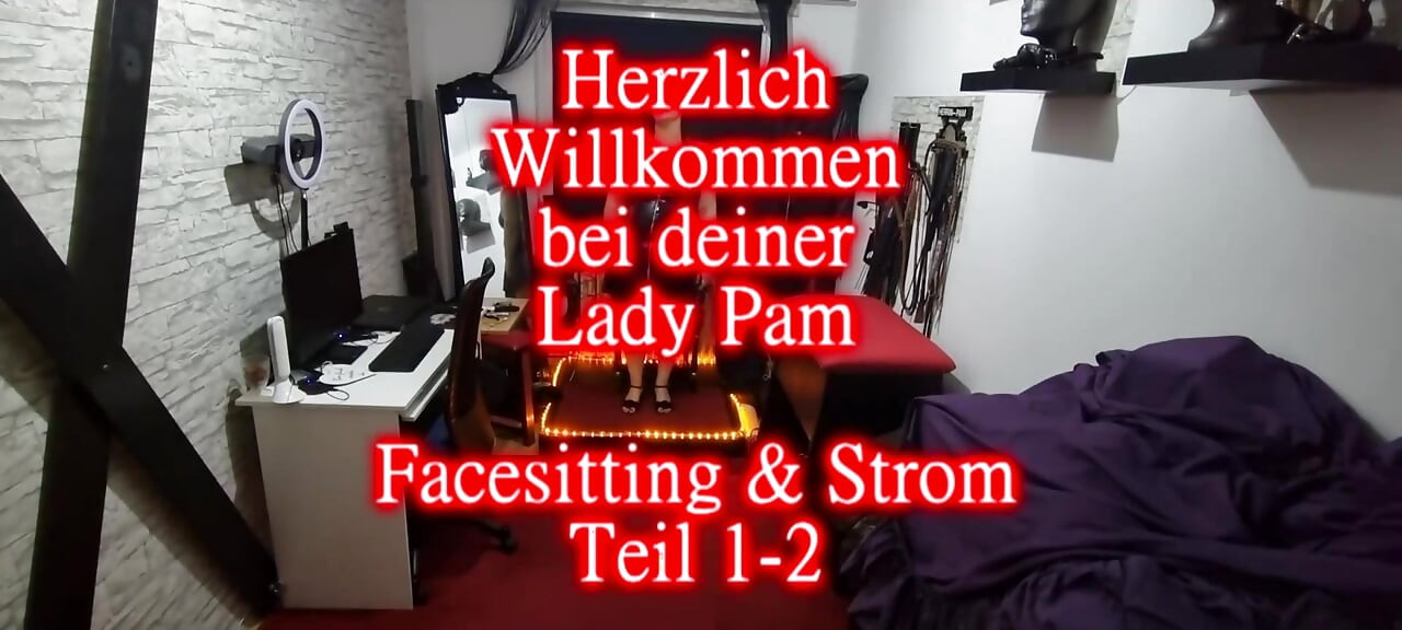 Dominatrix låser den underdaniges bankende kuk i kyskhetsburet