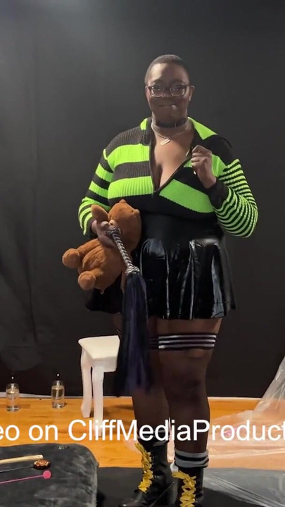 Goldie's Locks e 3 Bi Sub Bears - Cliff Media Productions | Clipe 1