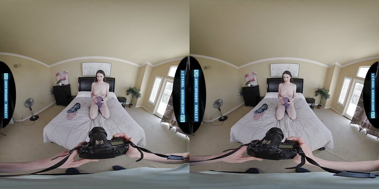 LETHAL HARDCORE VR - חדשה במכללה HAZEL MOORE מזדיינת איתך כדי להפוך לכוכבת