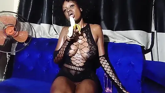 Alexa - Banane lutschen und selbstbefriedigen, lass uns geil werden