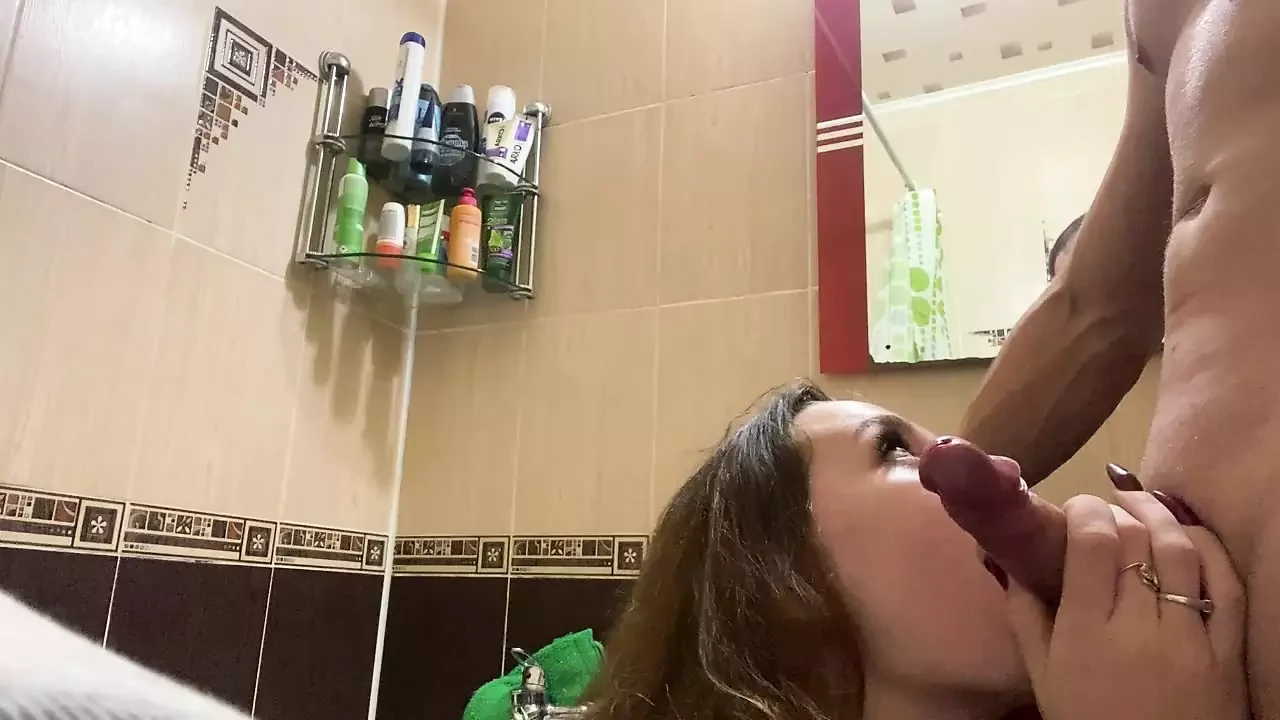 Ho scopato la moglie di un amico in bagno