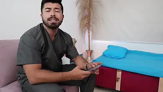 Pantat Besar Menikah Di Kantor Pijat Tantra Menerima Penis Terapis