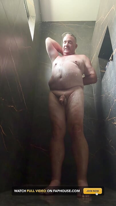 Papa Prend Une Douche Après Le Golf