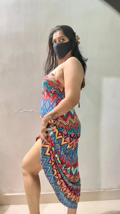 Hot desi bhabhi undressing herself