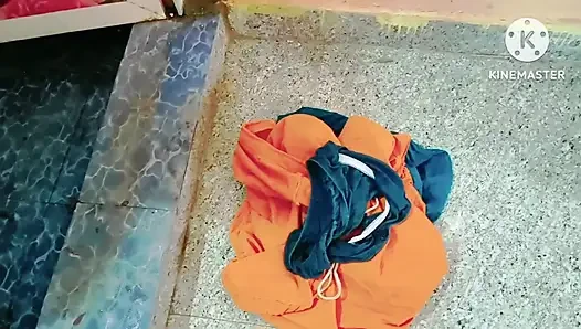 Yalnız ateşli bir Tamil kız hırsızlıkları önlemek için bir dolandırıcı tarafından sikişmeye hazır - yüksek sesle inleyen Tamil ses