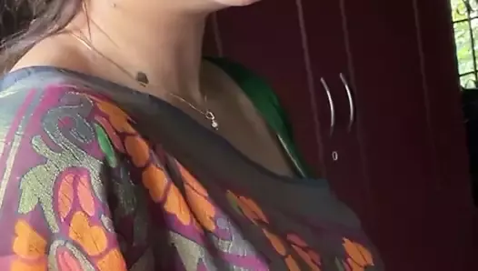 Сексуальная индийская тетушка, сексуальное зеленое сари