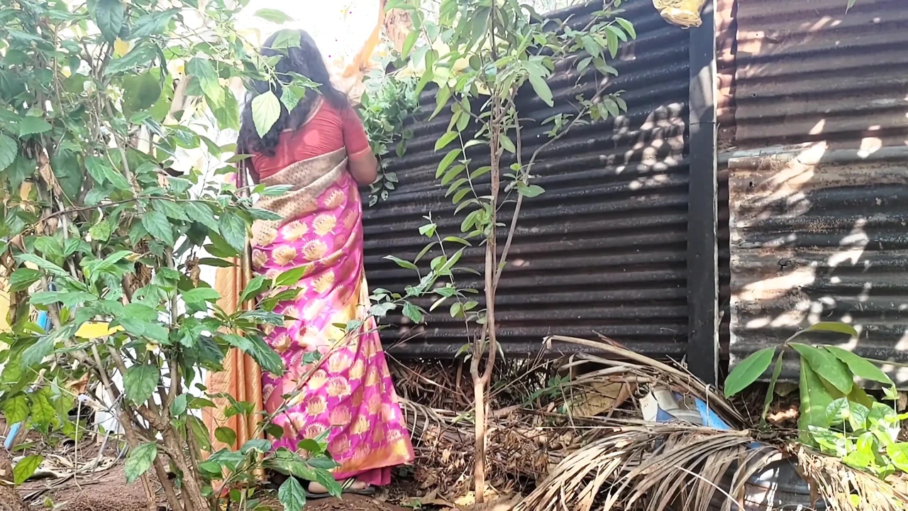 Tante suchte nach etwas im garten und ich hatte sex mit ihr