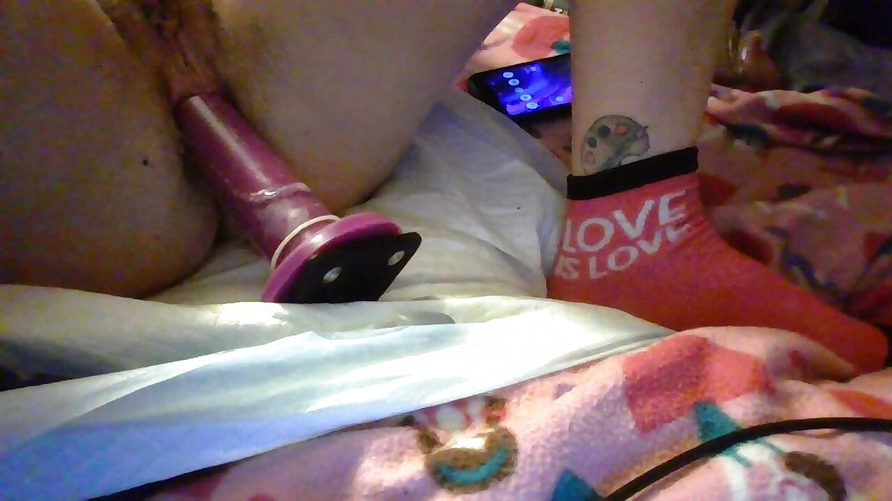 วิดีโอคลิปสั้นสาวข้ามเพศ FTM ช่วยตัวเองเดี่ยวของเล่นทางเพศโดย Badwolf Badass