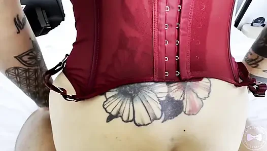 Tante semok ini selingkuh dari suaminya dan dicrot di dalam sama kontol besar pria kulit hitam