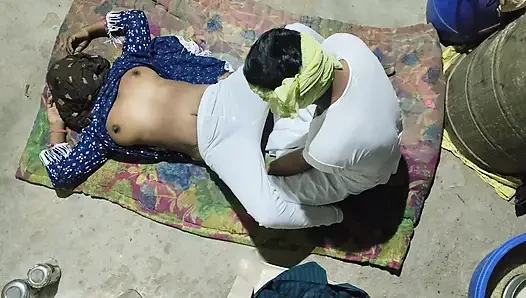 Hintli bir köyden Pencap elbisesi içinde ateşli seksi sevimli kız
