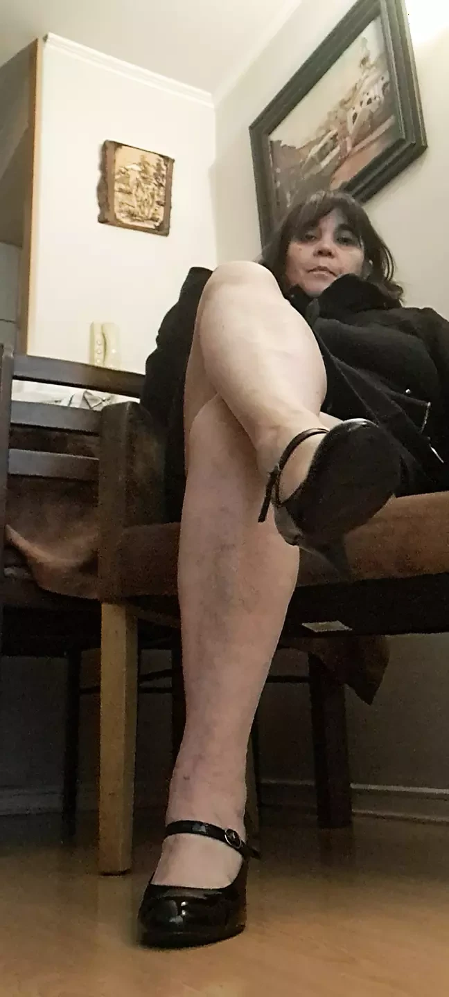 Going out alone with a coat and no clothes, masturbating before going out