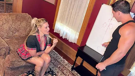 Она стреляет, она забивает оценки