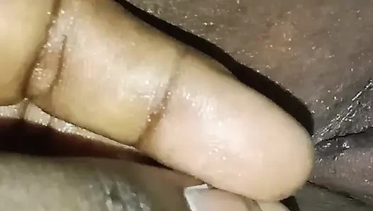 Киску моей мачехи сделали массаж маслом и трахнули пальцами.