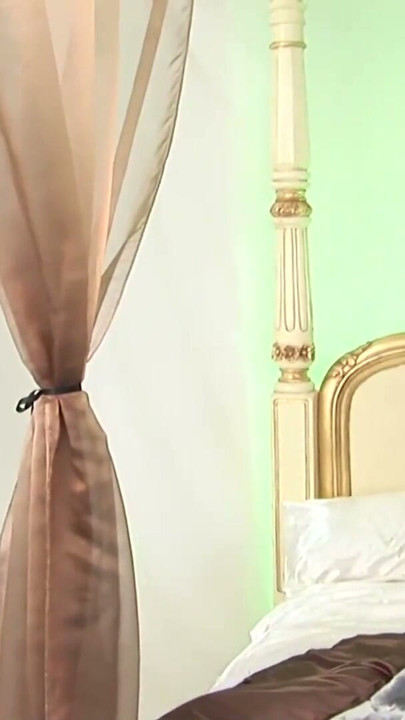 Seksi sarışın, dildo ile kendini sikerken kızın amını yalıyor | Bölüm 1