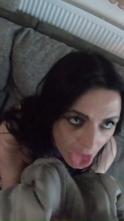 Milfycalla se fute pe față și ejaculează peste jacheta mea lucioasă Puffer Linner