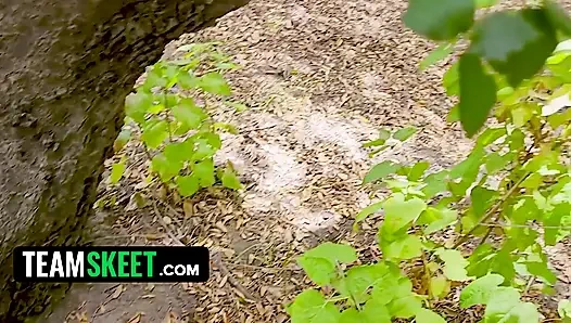 Wing Woman Kenzie Love, Jasmine Wilde'i yürüyüş parkurunda üçlü grup seks için işe alıyor