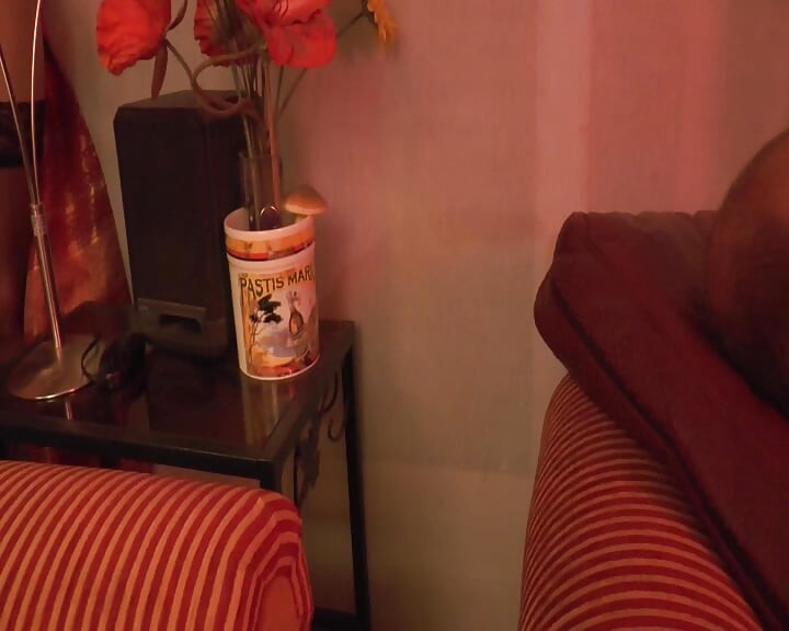 मालकिन फ़्लो फिस्टिंग द गधा ऑफ टू मैच्योर ट्रांसवेस्टाइट्स