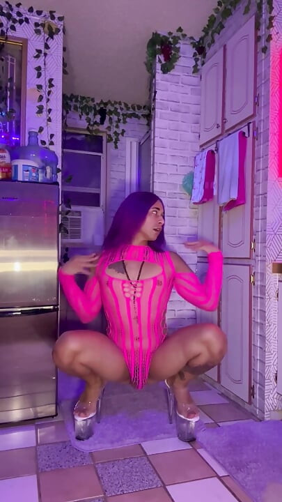 Strawberry Shortcake striptease dans
