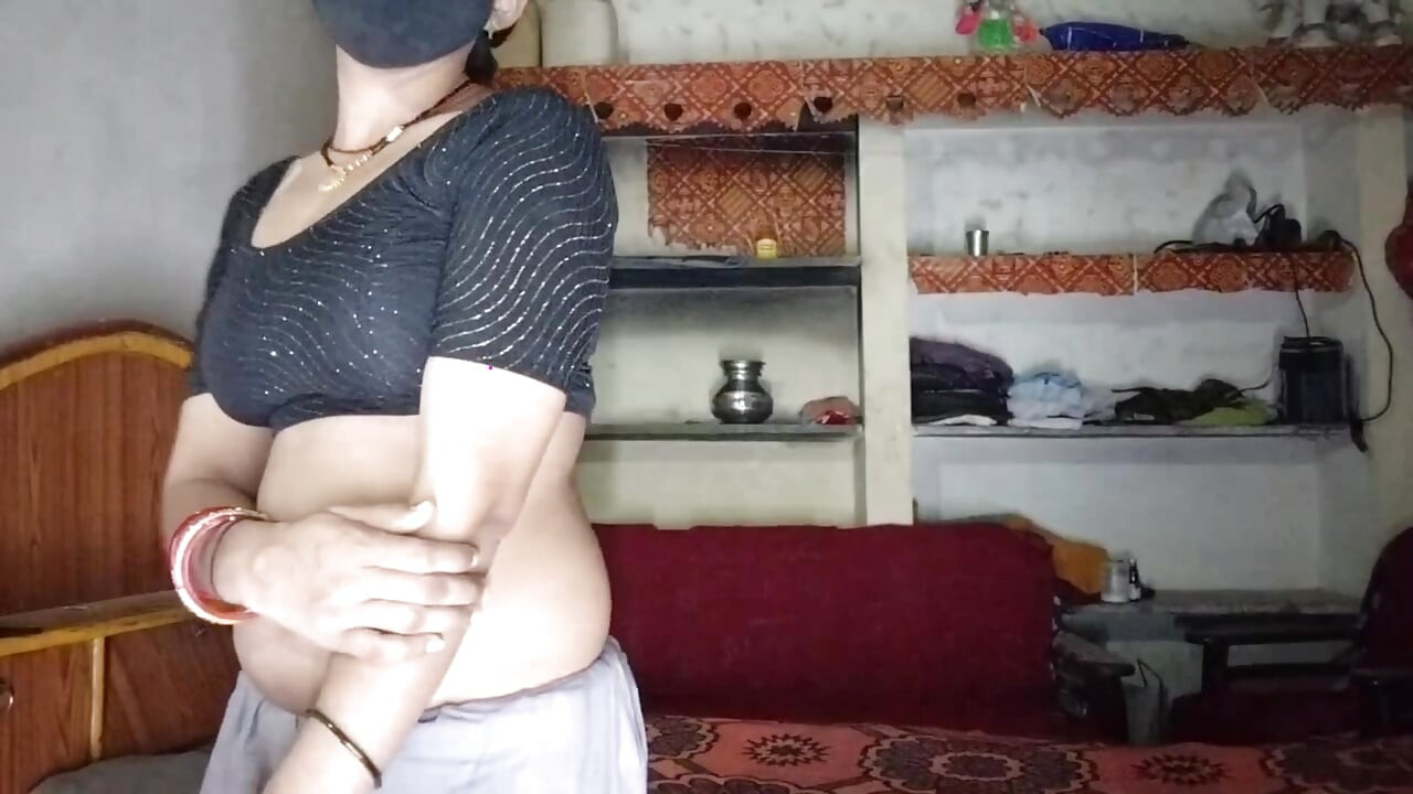 INDIAN BHABHI DOING FIRST TIME BLOWJOB