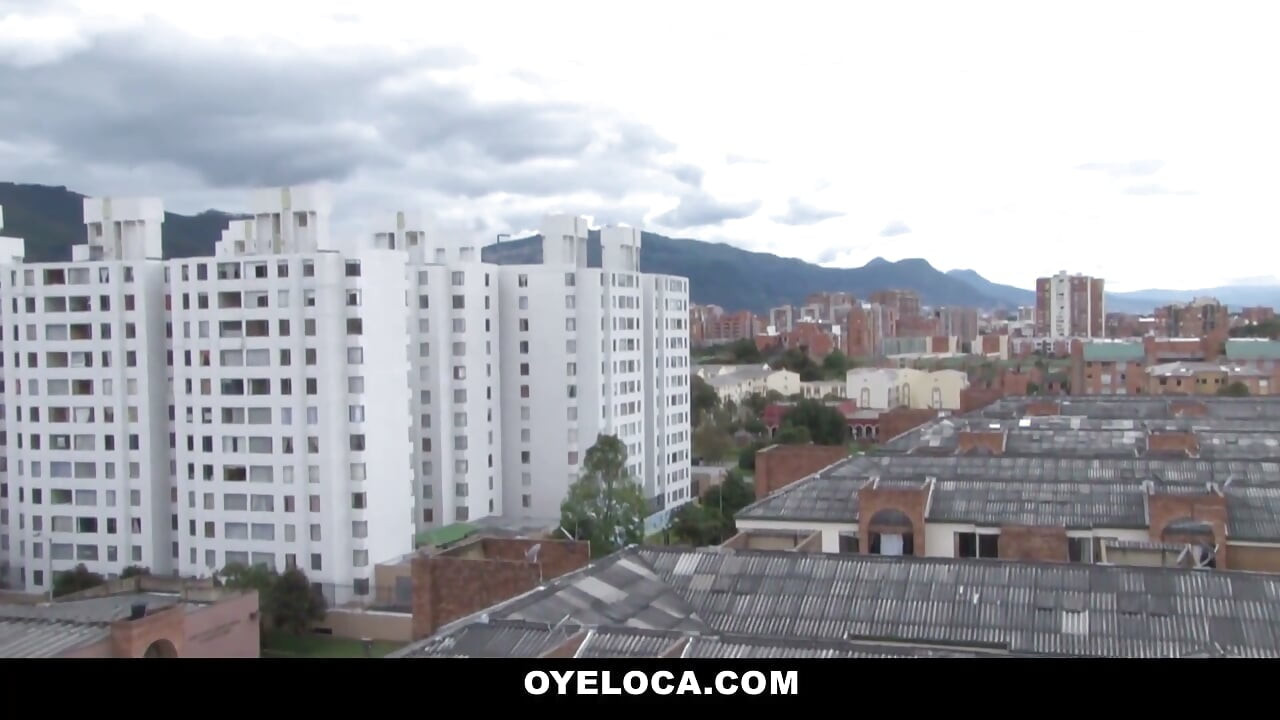 Latina yang menggoda dijilat dan dikongkek pepeknya