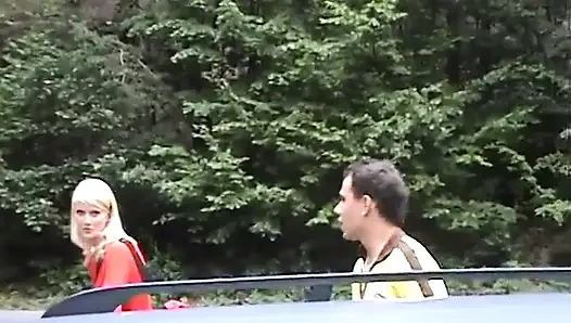 Remaja Eropa dijemput dan disetubuhi di pinggir jalan