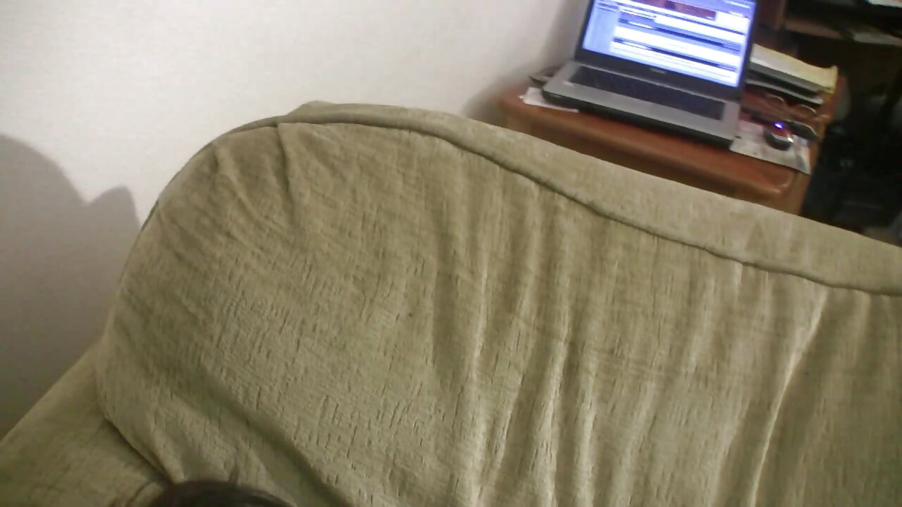 Meslektaşım bana web kamerasında ateşli saksolarını, mastürbasyonunu ve fışkırtmasını göstermeyi seviyor