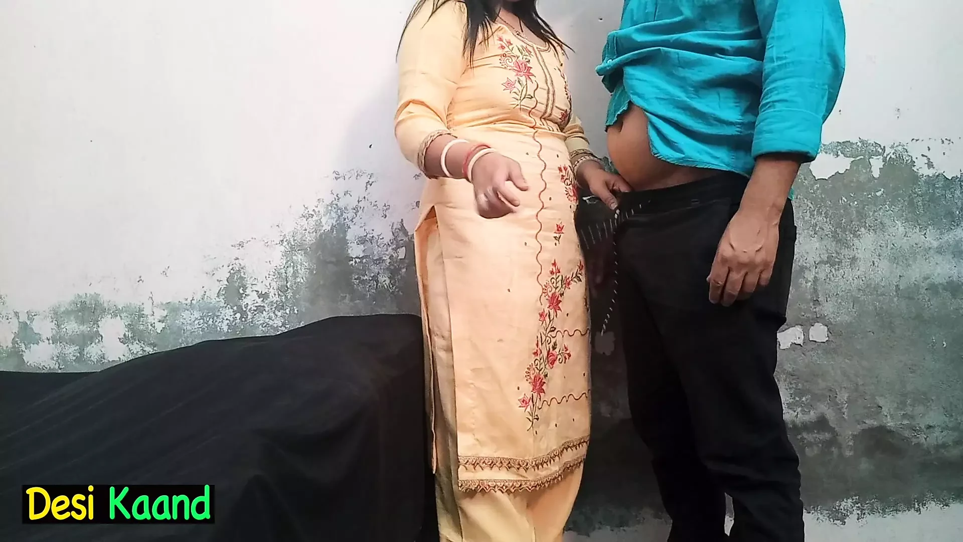 HINDI AUDIO- maa ko mila bete ke room se condom bete ne usi condom se maa ko chod diya