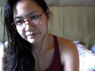 Philipino, leckeres Mädchen, nackte Show auf dem Bett für Online-Freund-p1