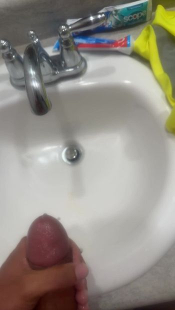 Pancutan air mani di dalam sinki