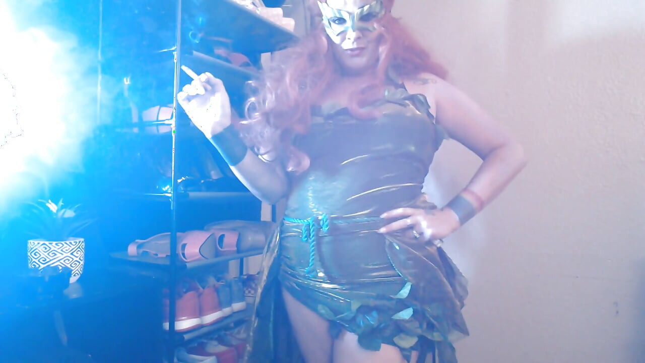 Poison Ivy fumând