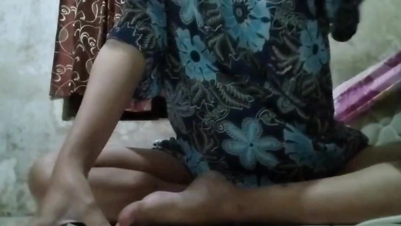 Kendi kendine mastürbasyon yapan bir adam