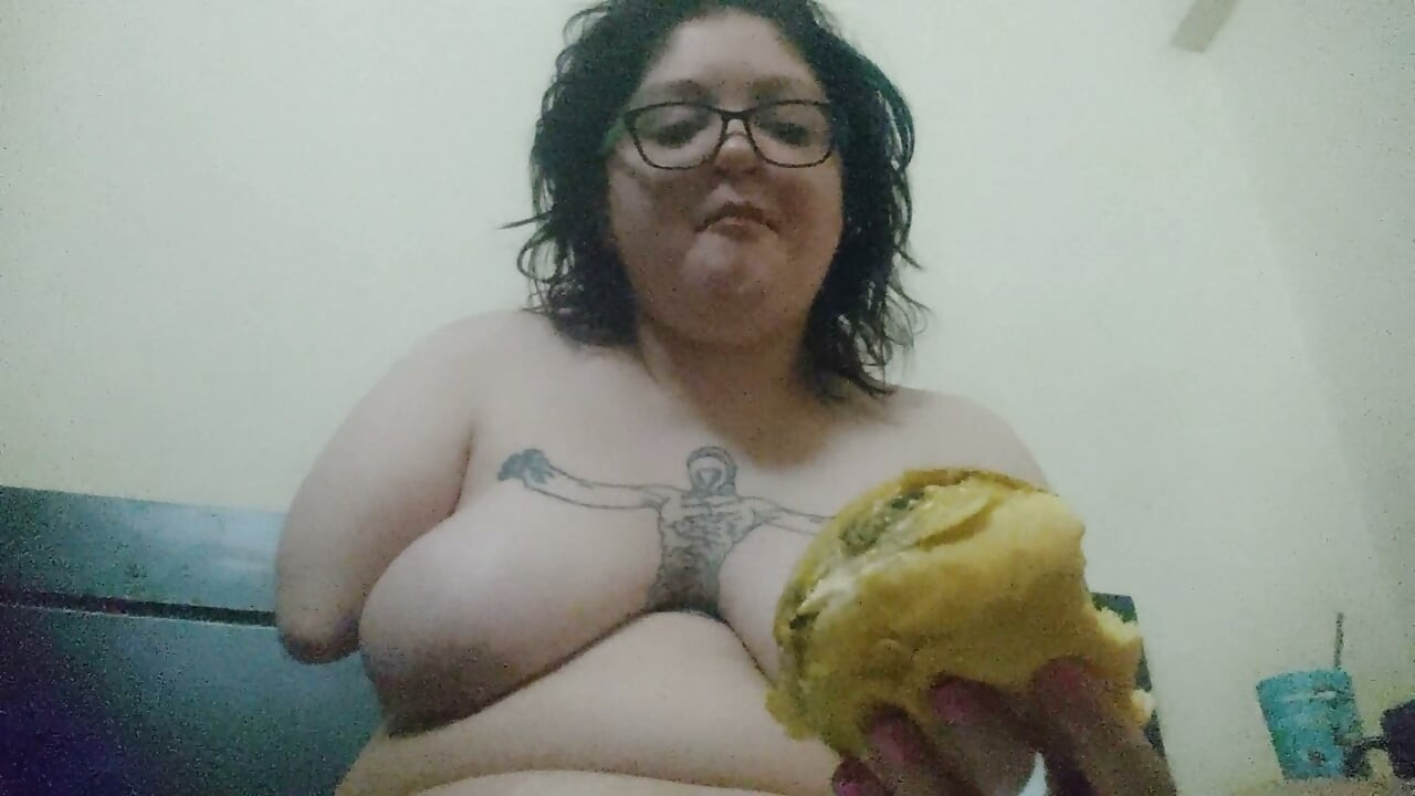 Feedee Challenge 100 burgers day 1