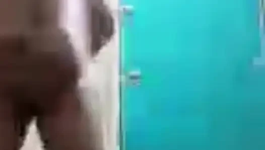 Güzel bir çıplak duş almak beni çok heyecanlandırıyor