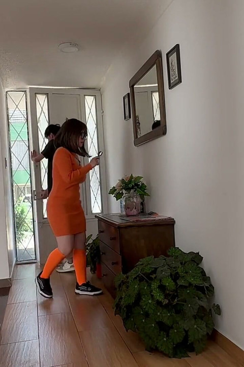 Cuộc phiêu lưu cosplay Velma Colombia - Nữ mọt sách đeo kính mông to địt bạn thân