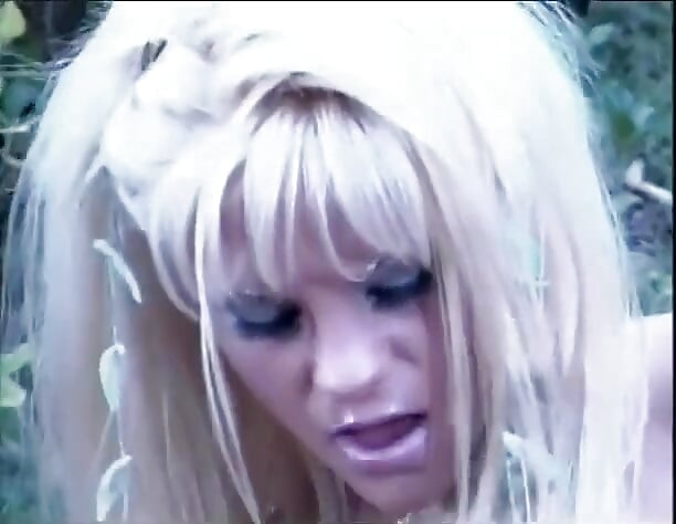 Mame sexy blonde și brunete ling cururi și pizde de la Scenic Waterfall