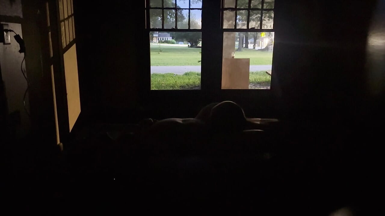 Žena sa velikim sisama jede pičku