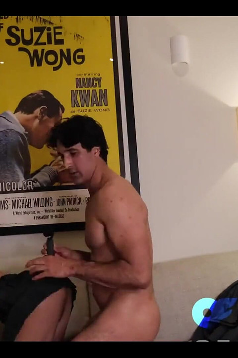 สาวข้ามเพศวิทยาลัยวัย 19 ปีโดนเย็ด