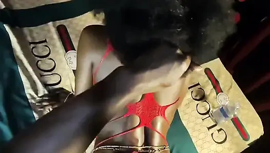 Так возбужденная, мне нужно было кончить!! Подпрыгиваю на вышибалах твердый член с большим черным членом, прежде чем я прыгну на сцене!!