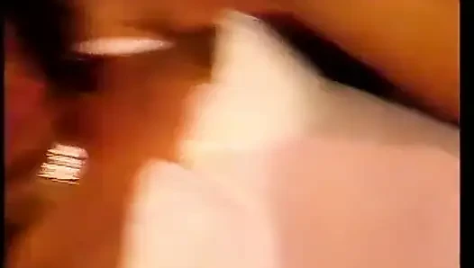 Hapishanedeki ateşli kızlar daha yaratıcı olmak ve çılgın bir grup seks partisinin tadını çıkarmak istiyor