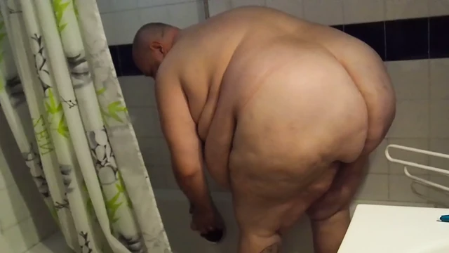 hot superchub shower